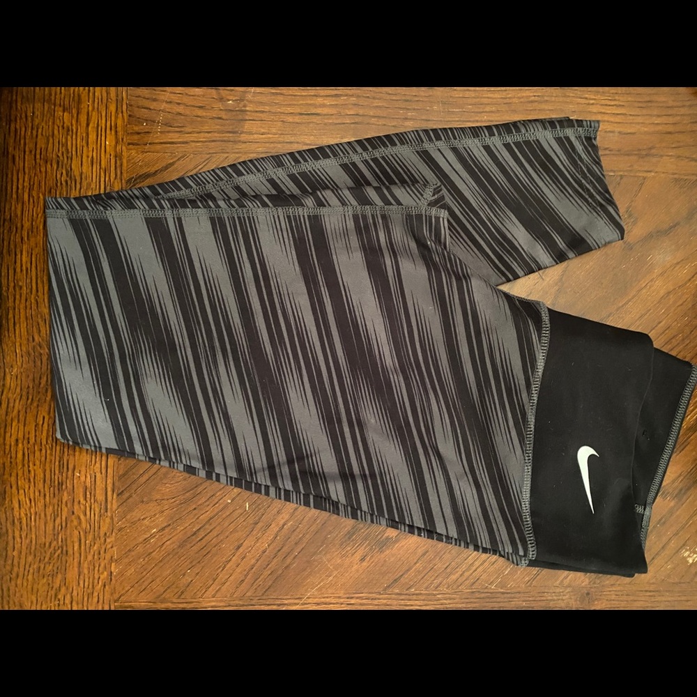 Grey and Black Nike tights.
